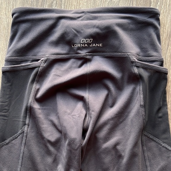 Uniquely Lorna Jane Size Small Grey Mesh Leggings - Picture 6 of 6